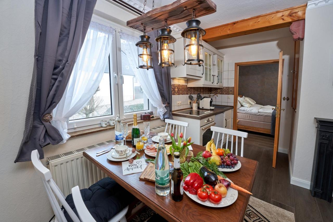 Ferienwohnungen Eifelstuben Mit Charme - Am See, Nahe Burg 乌尔门 外观 照片